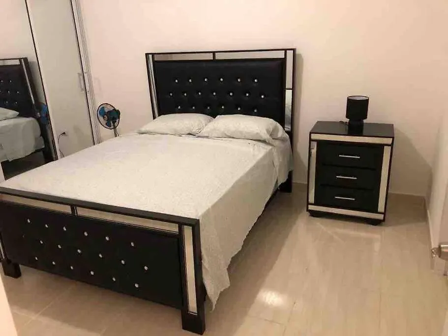 Joel Arturo Residences 0*, Licey al Medio